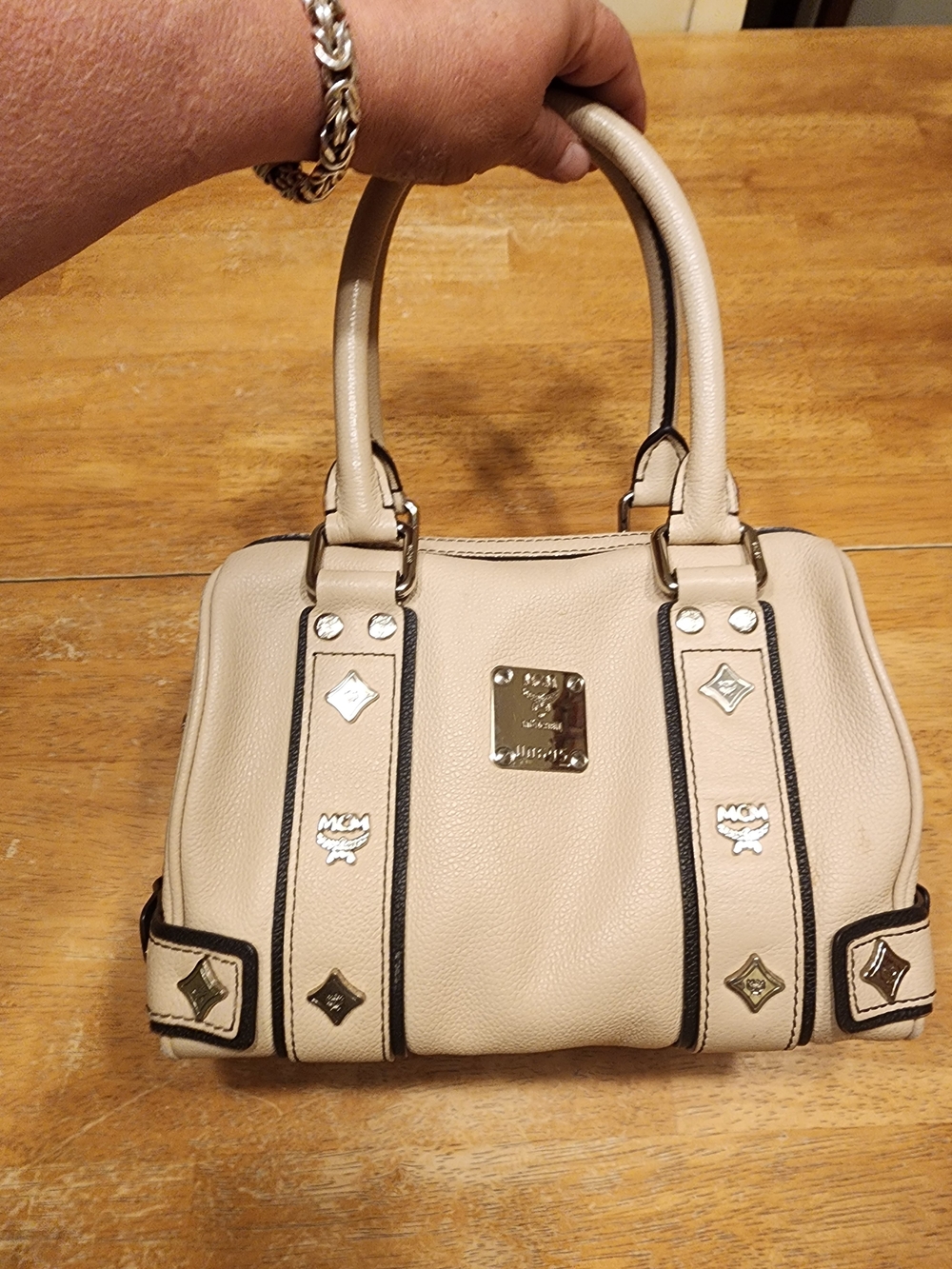 MCM cream leather Boston satchel featuring silver-toned hardware - Picture 2 of 16